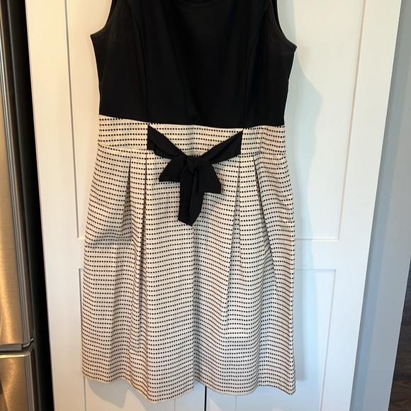 Limited bow tie dress in excellent condition - Picture 4 of 5